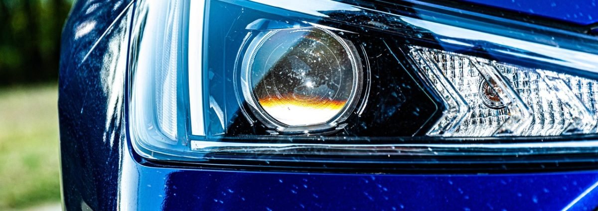 car-headlight-5021830_1280
